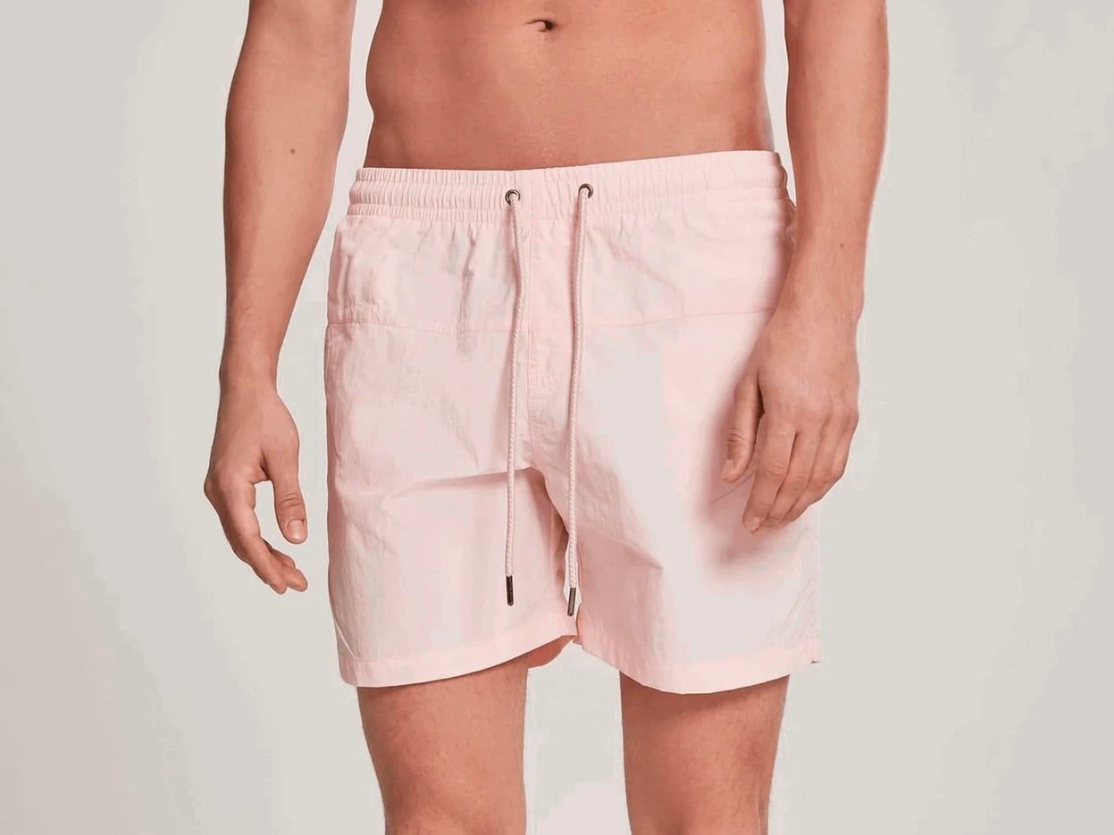 Performance Swimshorts (Prism Pink) med to basic t-shirts