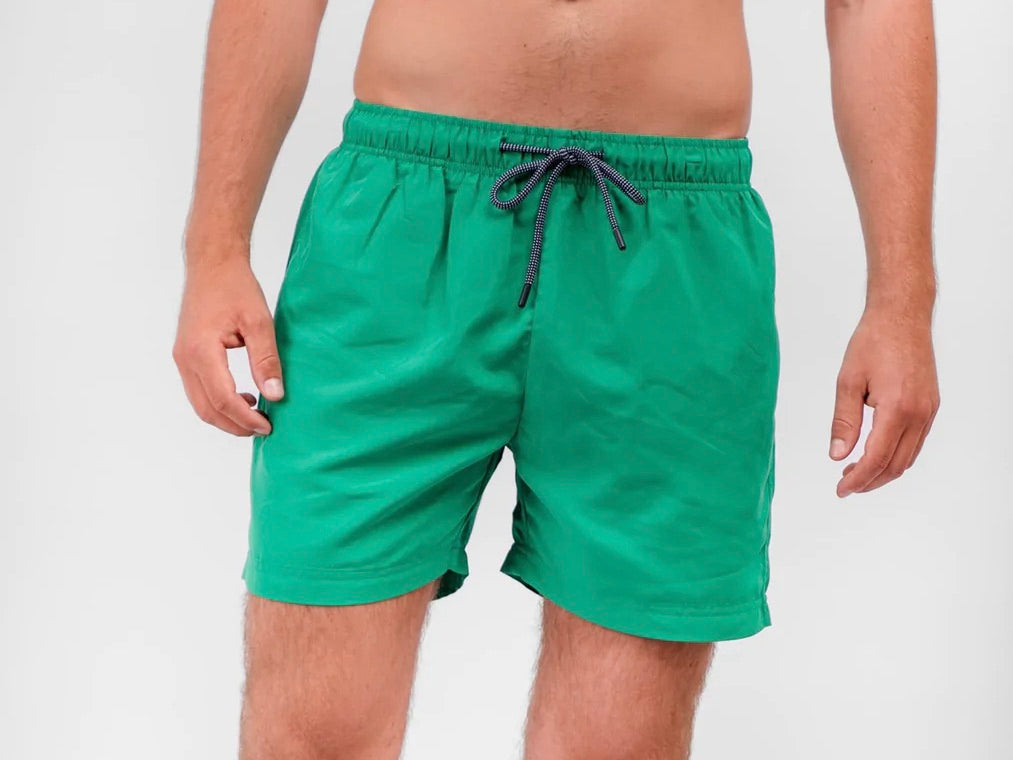 Performance Swimshorts (Golf Green) med to basic t-shirts