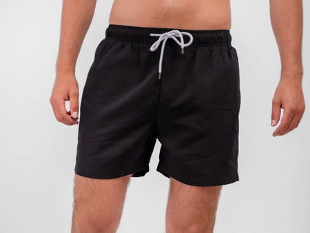 Performance Swimshorts (Sort) med to basic t-shirts