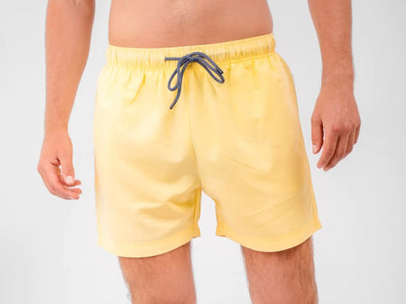 Performance Swimshorts (Pale Banana) med to basic t-shirts