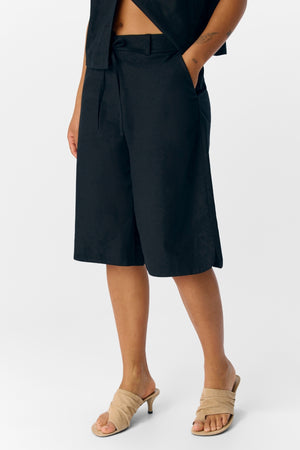 Aura Bermuda Shorts - Sort