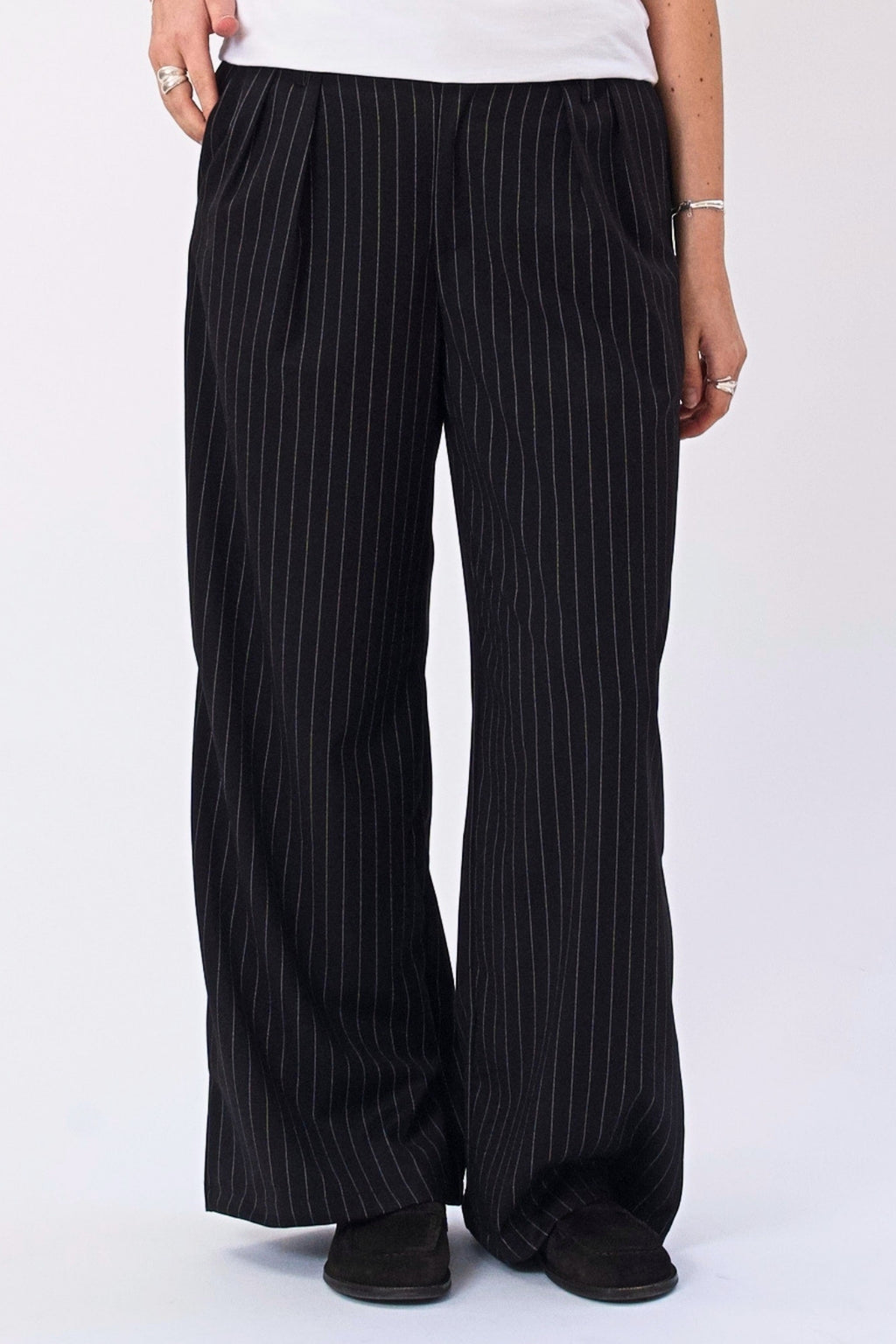 Paloma Pinstripe Pants - Sort