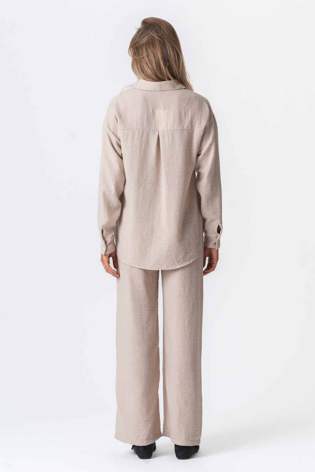 Lilly Bukser + Lilly Skjorte (Sand)