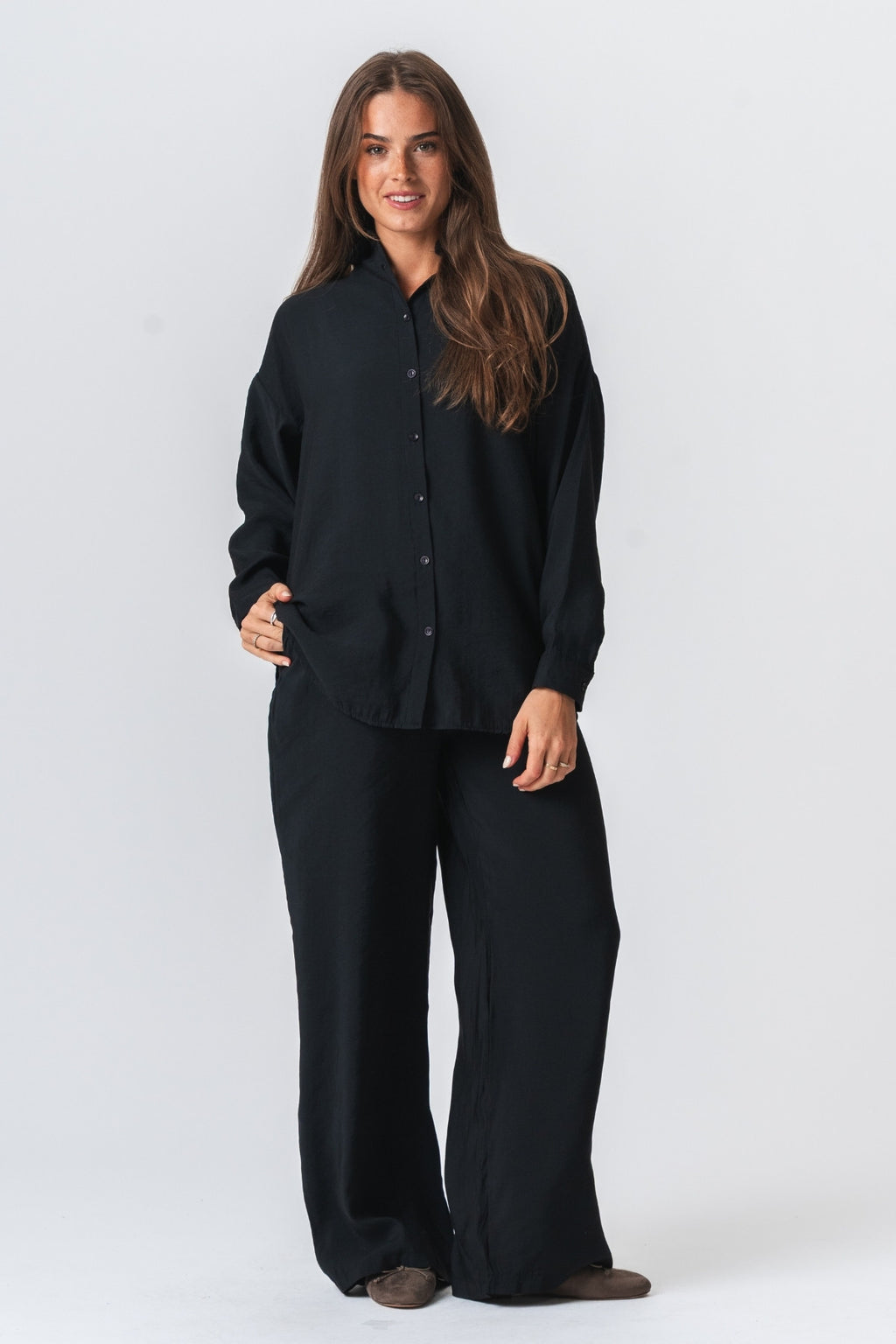 Mia Bukser + Mia Skjorte (Sort)