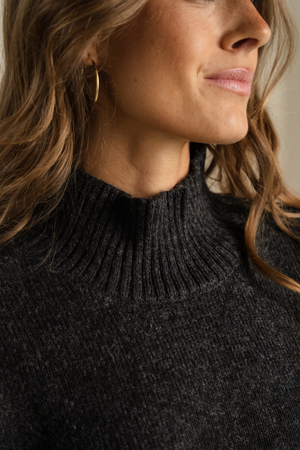 Emma Strik - Mørkegrå Meleret