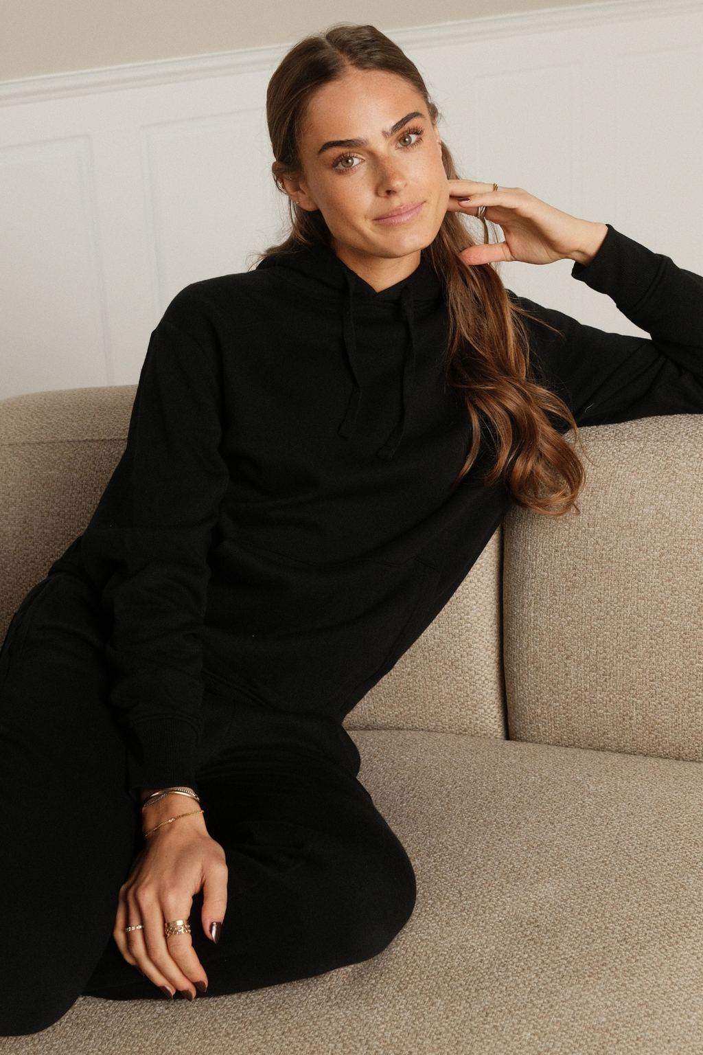 Essential Hoodie - Sort