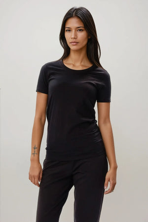 Fitted T-shirt - Sort