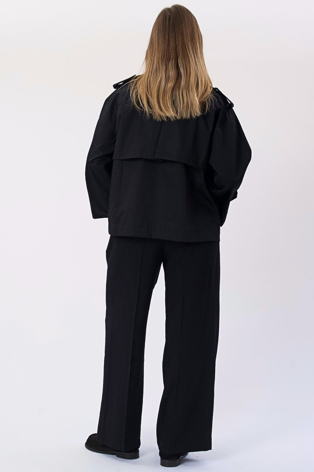 Elara Short Trenchcoat - Sort