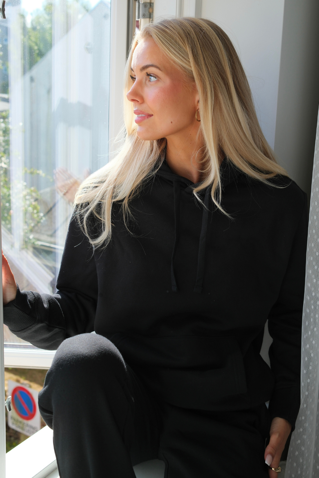 Essential Hoodie - Sort