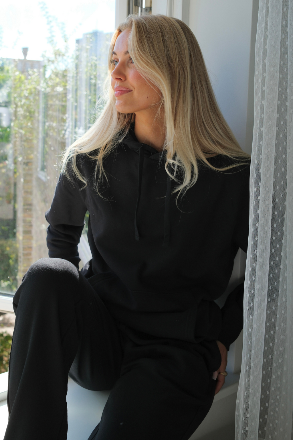 Essential Hoodie - Sort