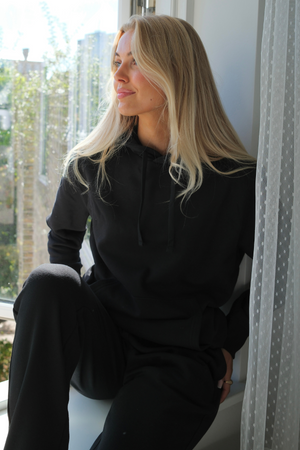 Essential Hoodie - Sort