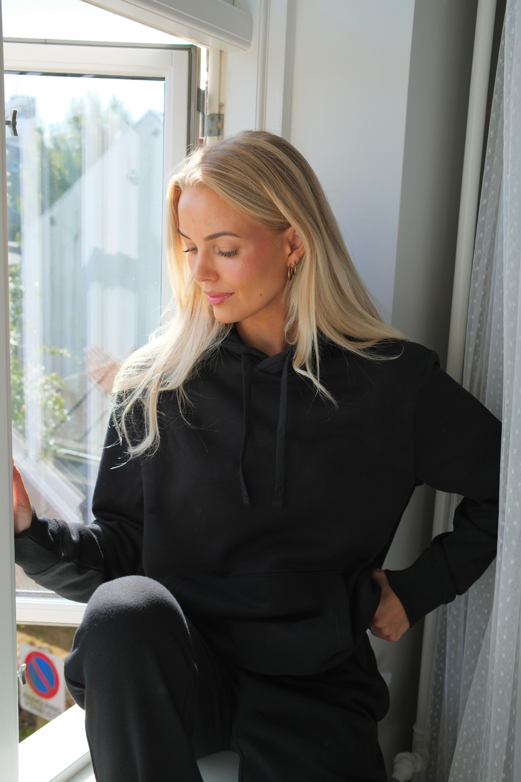 Essential Hoodie - Sort