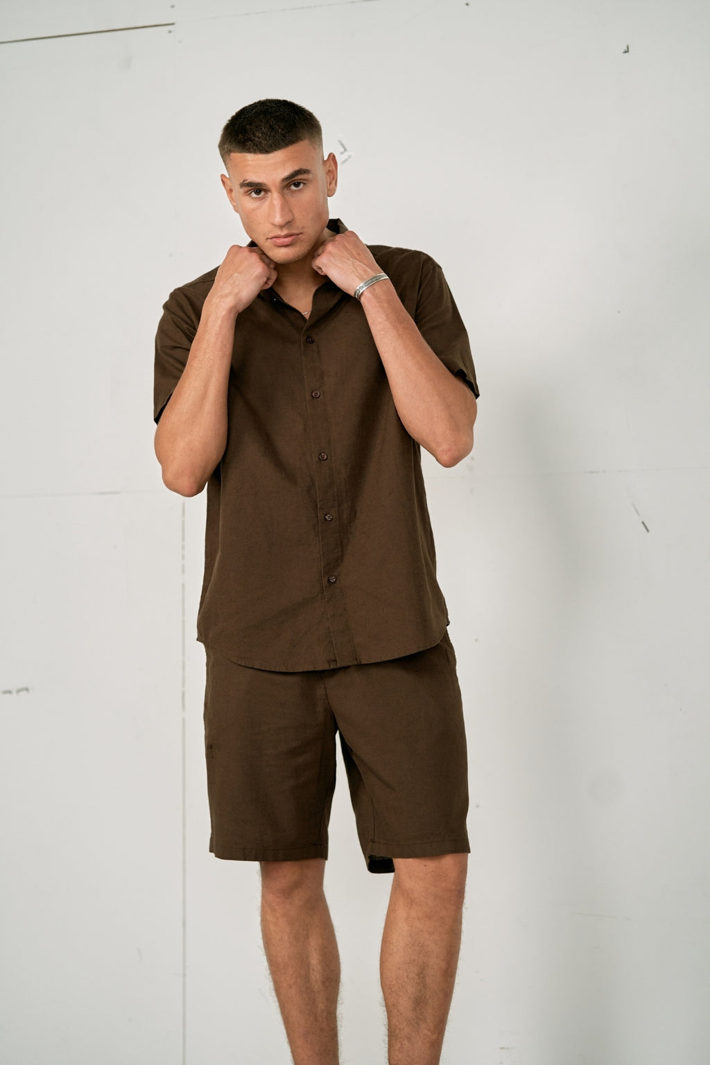Hørset Sæt Kortærmet Skjorte + Hør shorts – Mørkebrun