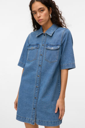 Fenja Kort Denim Kjole - Medium Blå Denim