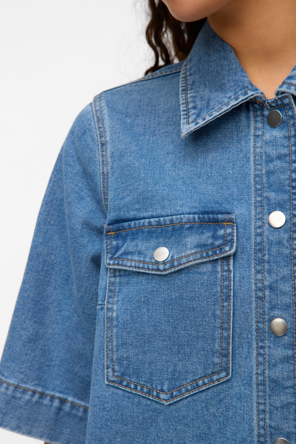 Fenja Kort Denim Kjole - Medium Blå Denim