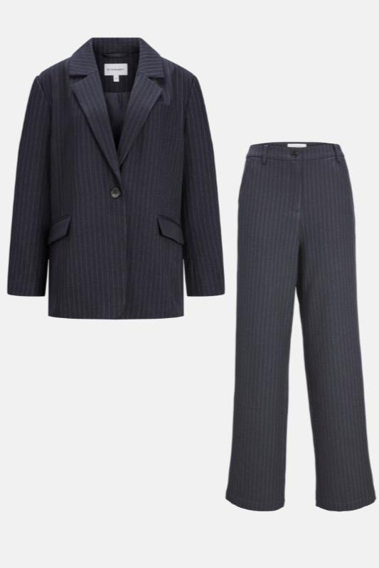 Oversized Suit - Navy Pinstripe (V.I.P)