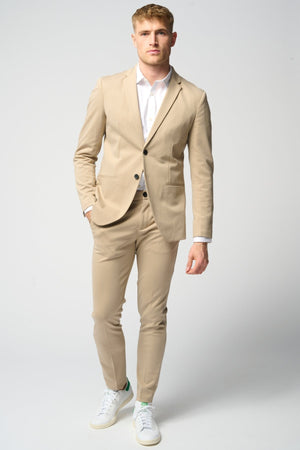 Det Originale Performance Jakkesæt (Sand) + Skjorte & Slips