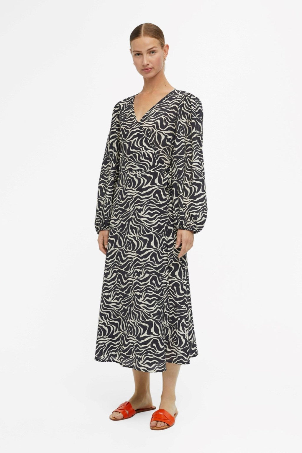 Leonora Midi Wrap Kjole - Sort Sandshell
