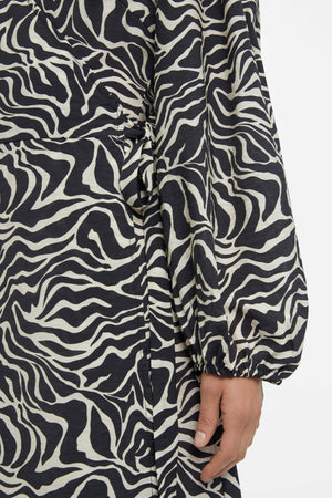 Leonora Midi Wrap Kjole - Sort Sandshell